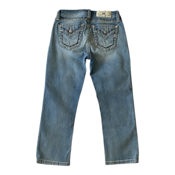 ♥️Miss Me♥️Women's mid- rise Capri Blue Jeans size ( 26) - Picture 3 of 8